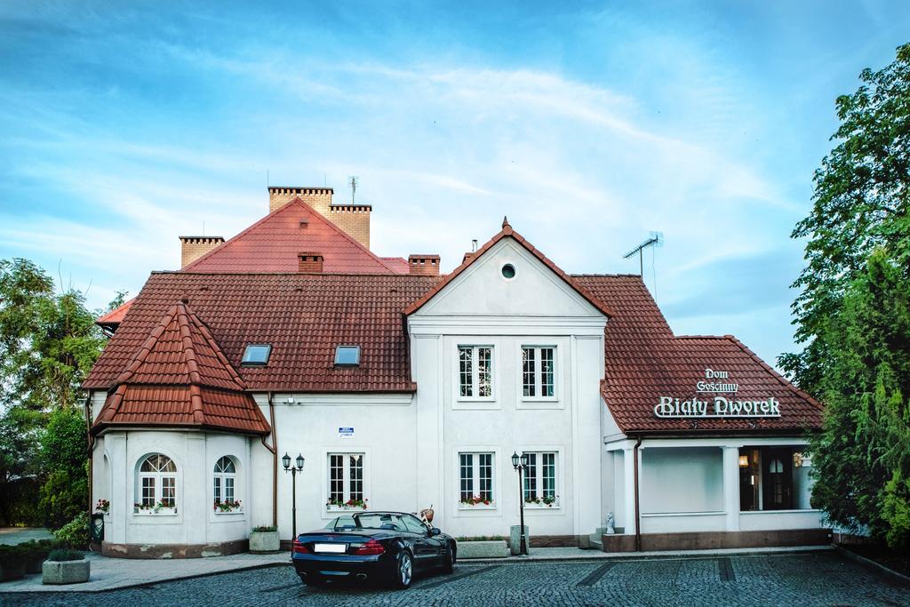 Dom Goscinny Bialy Dworek Człuchów Exteriér fotografie