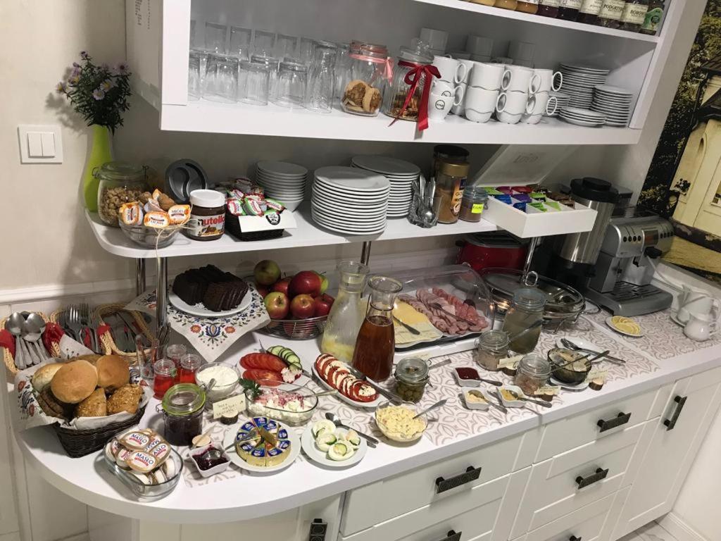 Dom Goscinny Bialy Dworek Człuchów Exteriér fotografie