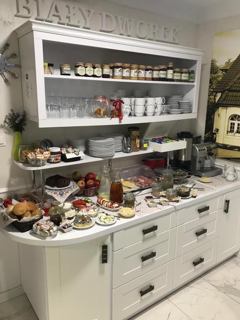 Dom Goscinny Bialy Dworek Człuchów Exteriér fotografie